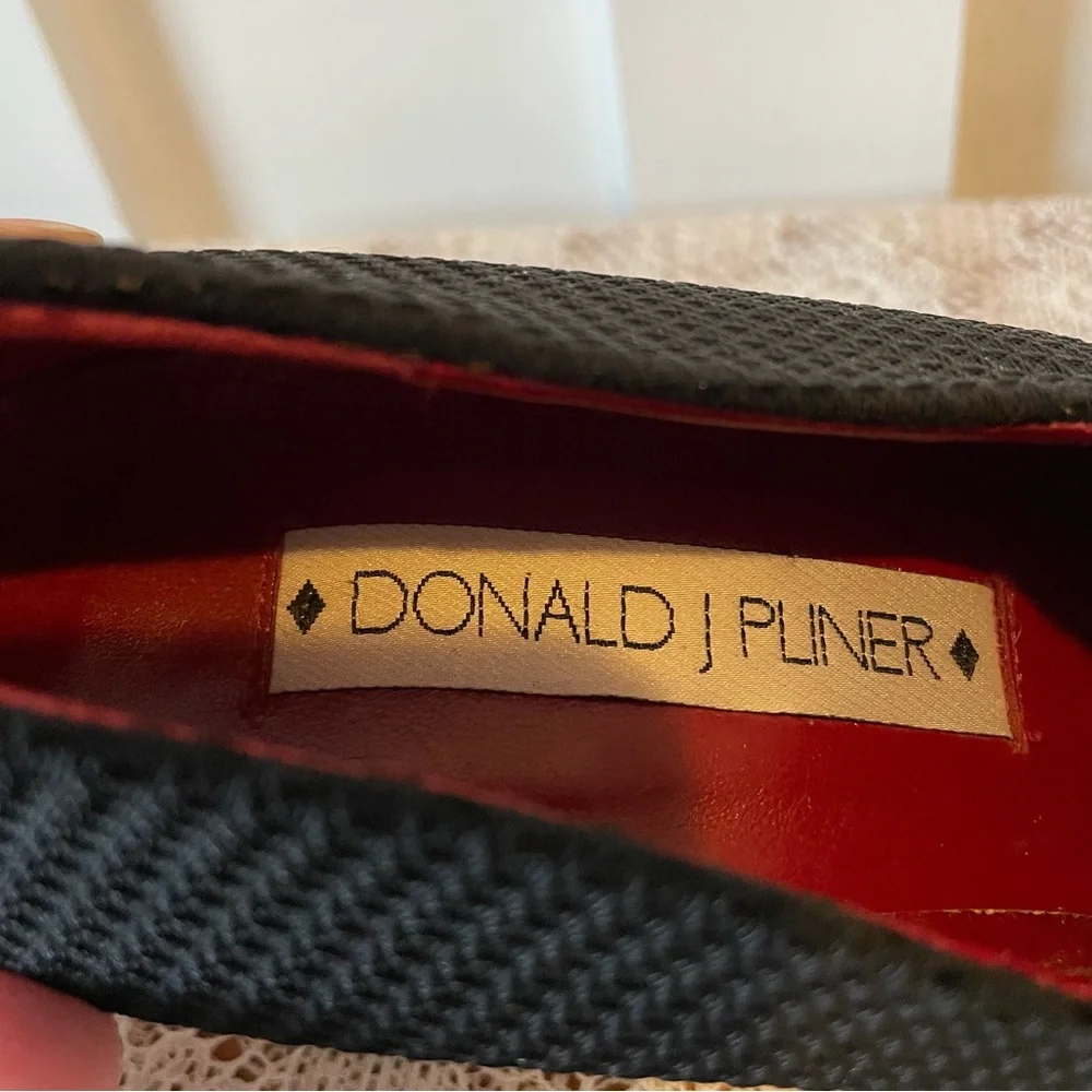 Donald Pliner Black Slip On Stacked Block Heels Shoes 9.5 NARROW